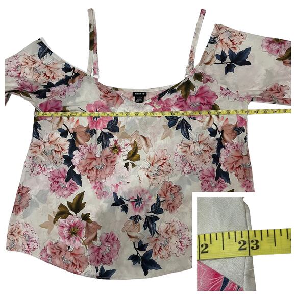 Torrid White Floral Cold Shoulder Top - 0 - Picture 5 of 11